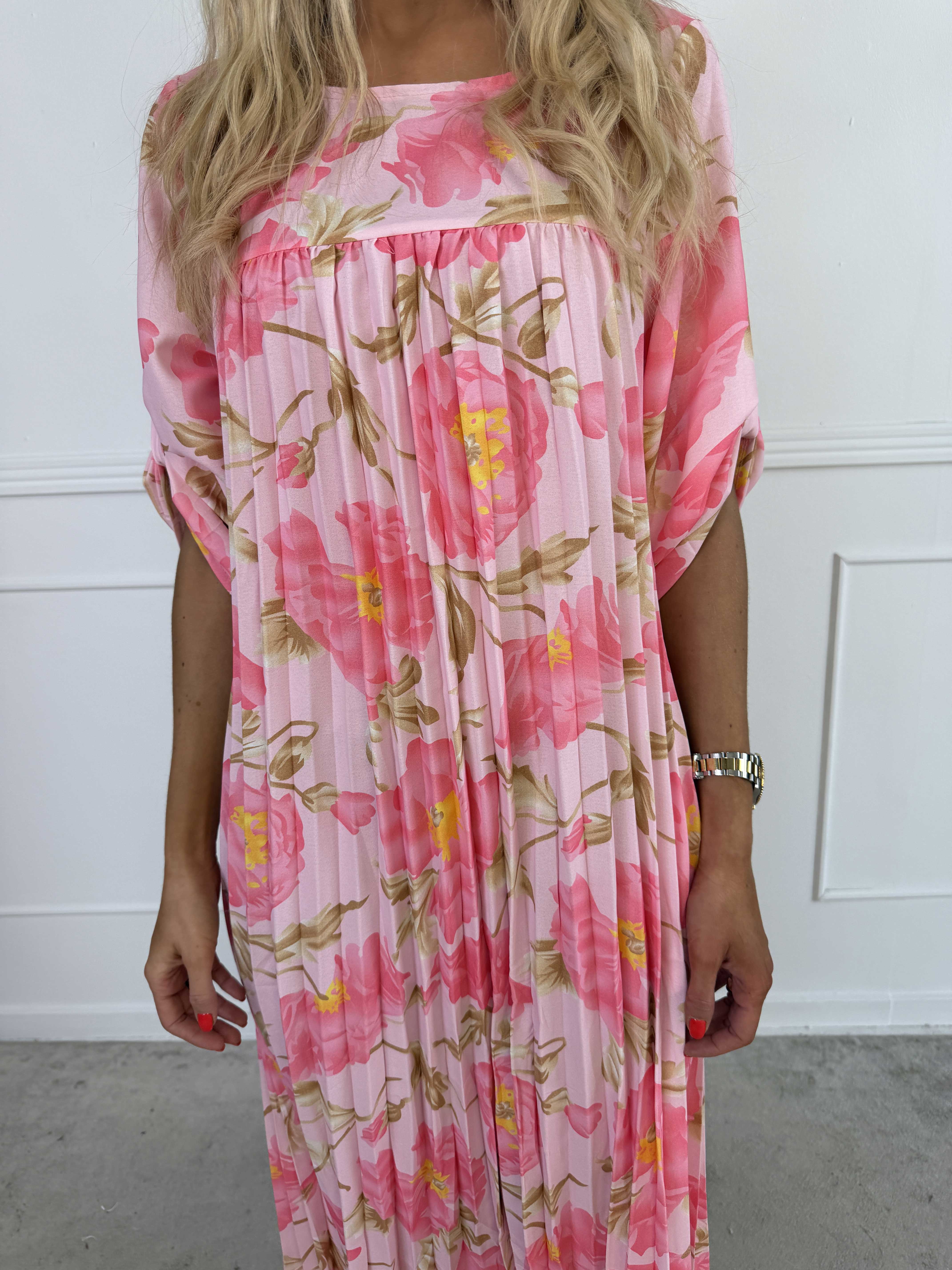 Nannie Botanic - Lang plisseret kjole med blomstermotiver